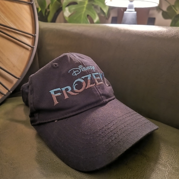 Gently used black frozen 2 collectors hat ball cap women's men's blue Elsa - Picture 3 of 5